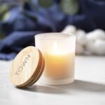 Vela aromática con tapa de bambú