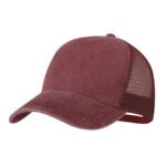Gorra con rejilla roja